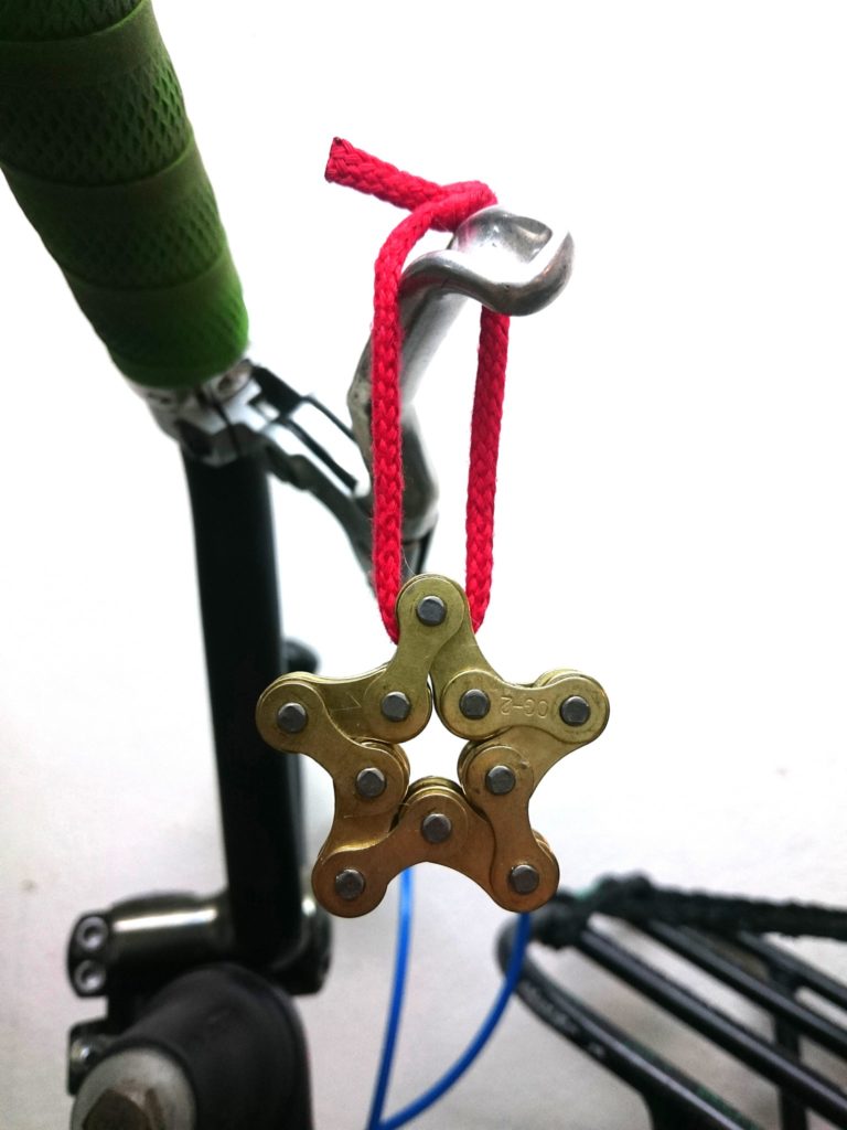 Étoile de Noël en chaîne de vélo