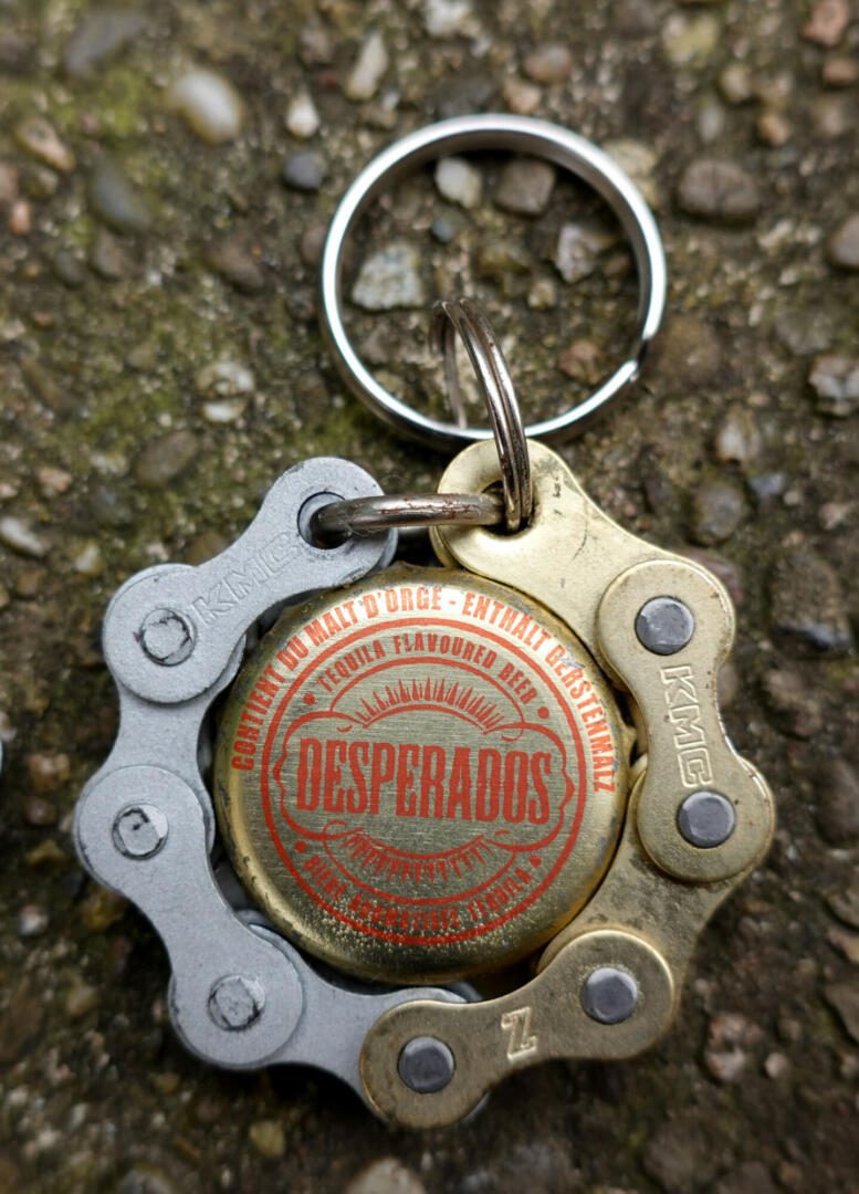 Porte-clés chaîne vélo + capsules Desperados