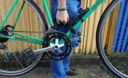 Poignée de transport pour vélo - en pneu upcyclé - P54