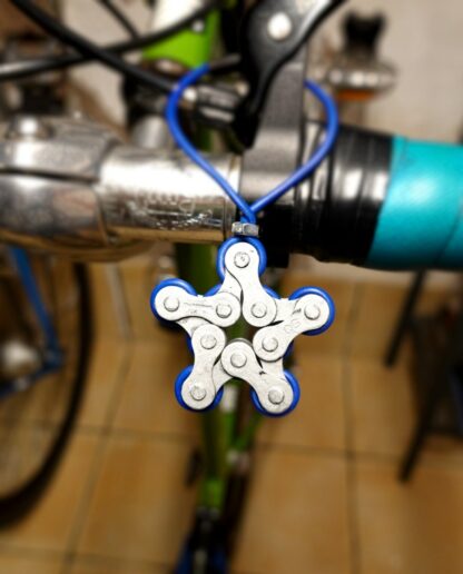 étoile de Noël pour sapin, fabriquée en chaîne de vélo et fil électrique