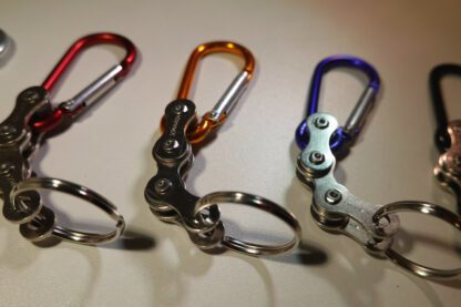 Porte-clés en chaîne de vélo + mousqueton de couleur